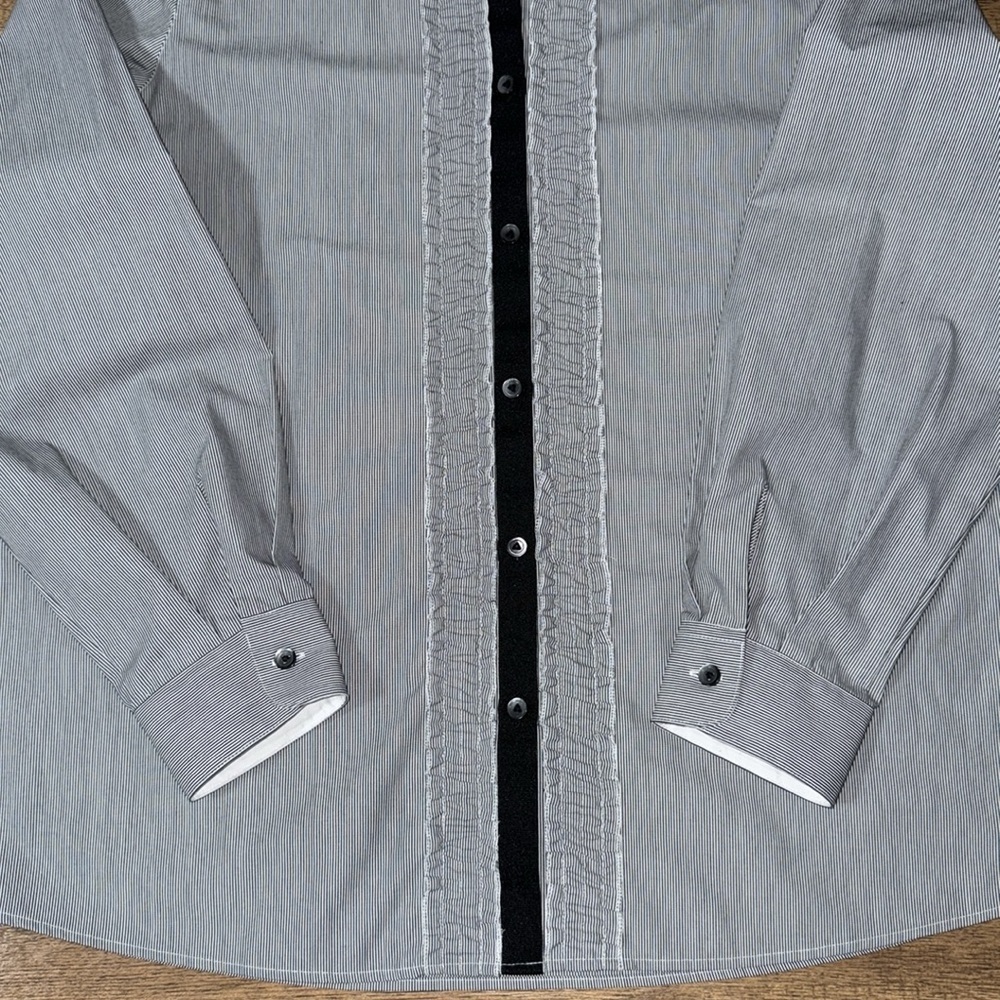 WRINKLE FREE Gray and white Button-Up Shirt